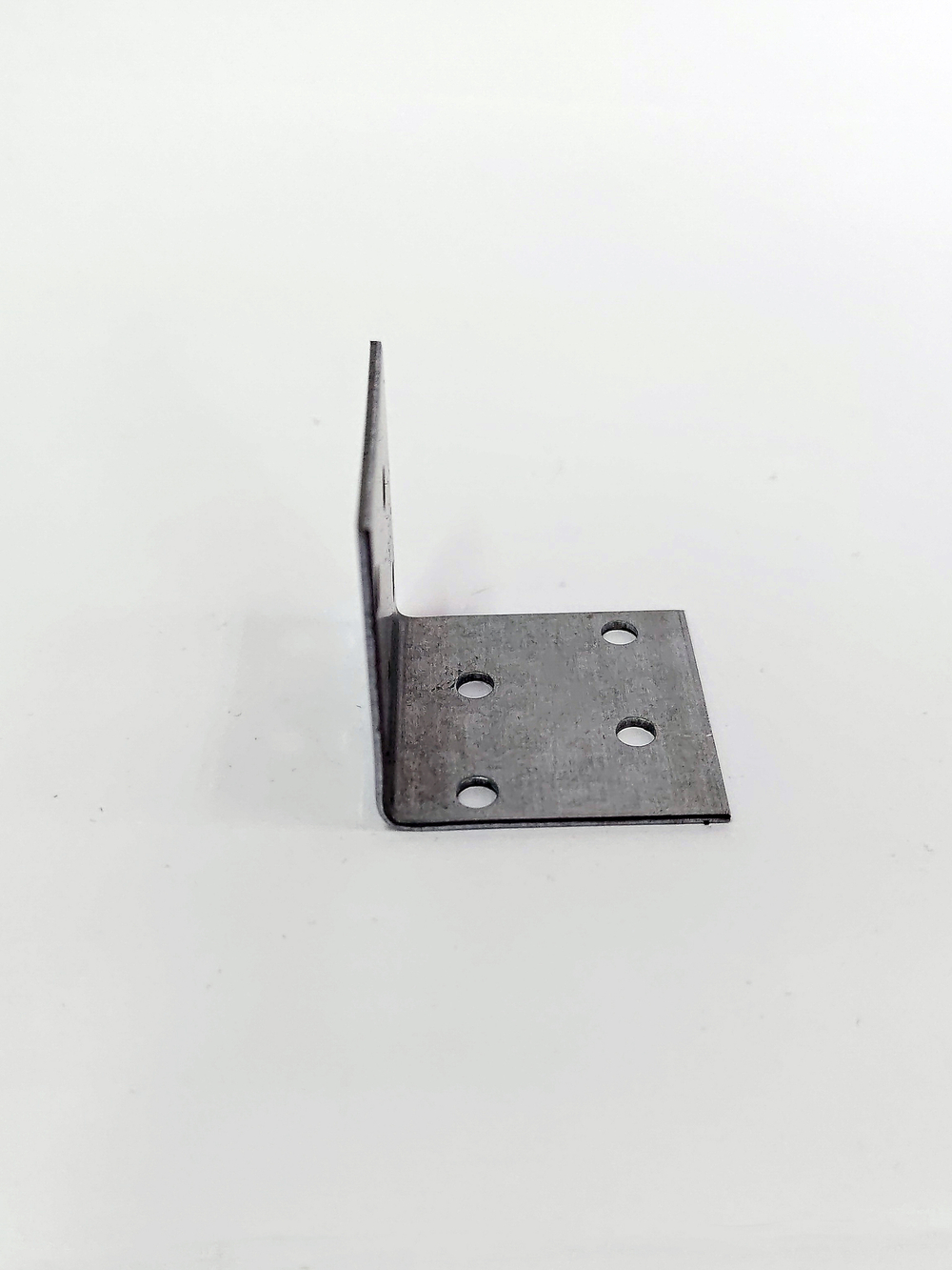 40х40х40 ОЦ. Крепежный уголок равносторонний (100)