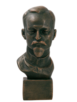 Дзержинский Ф.Э. Бюст.  XX в. Гипс, формовка, крашение.