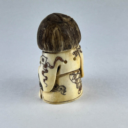 Статуэтка нэцкэ Девочка с фруктами