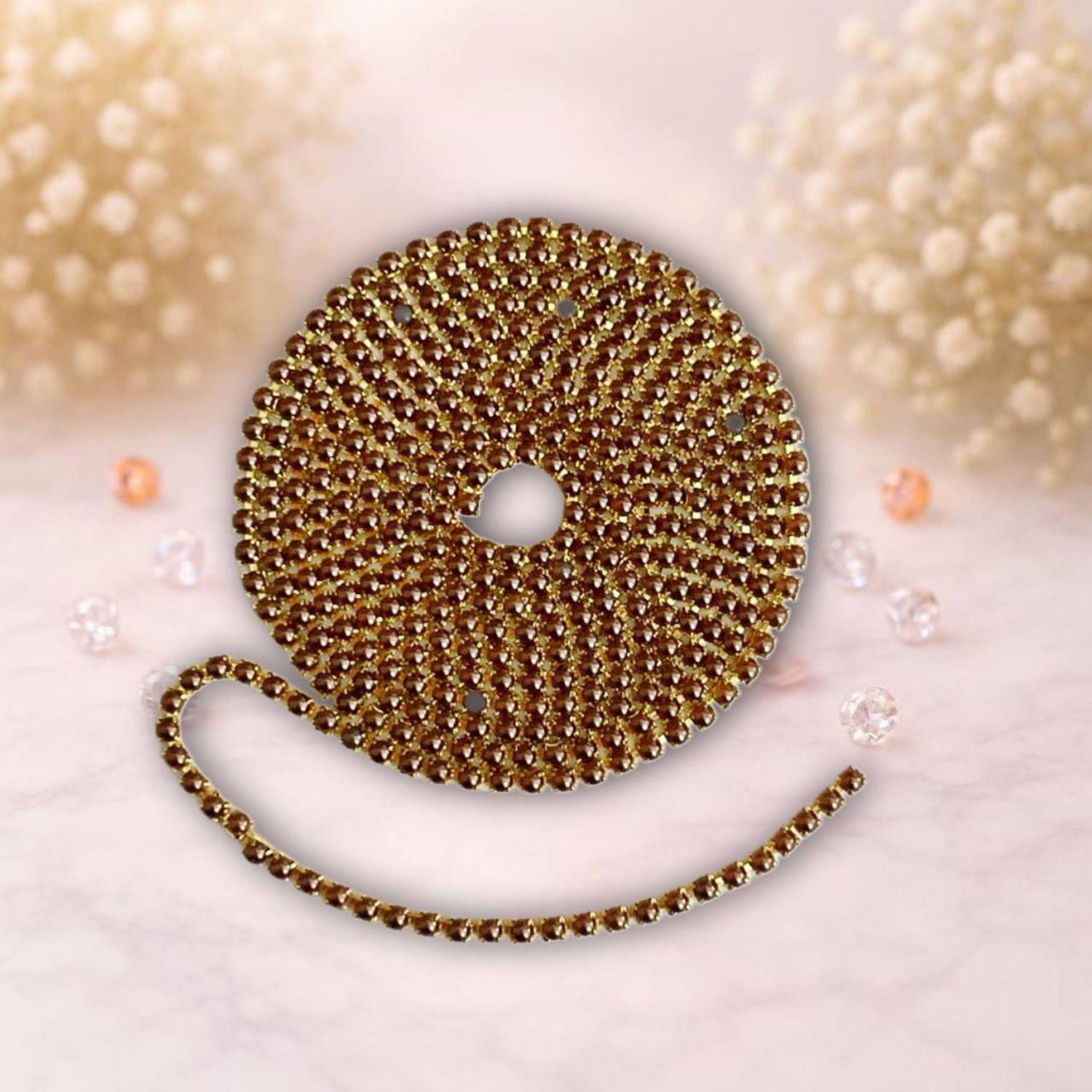 стразовая лента с коричневой жемчуженой на золотом метале,1метр