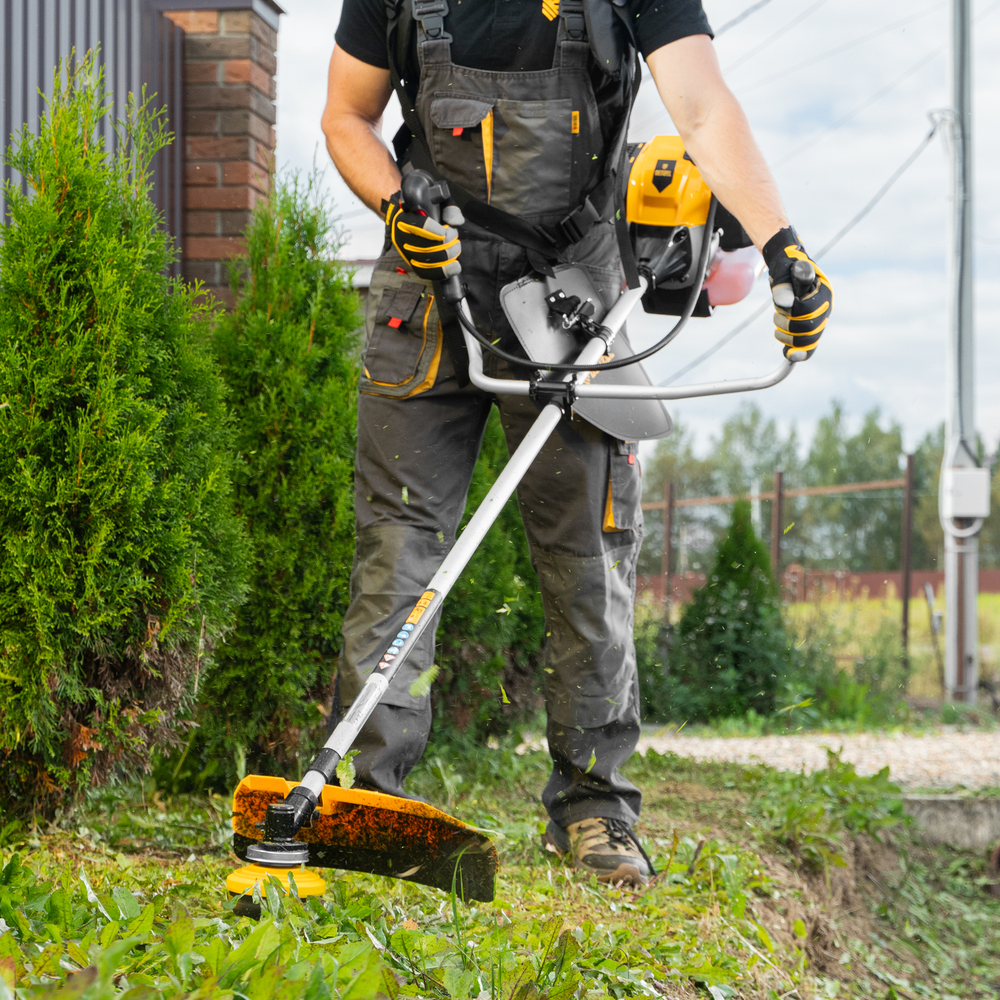 Триммер бензиновый DGT 430, 43 см3, 2.5 л. с, неразъемная штанга, состоит из 2 частей Denzel