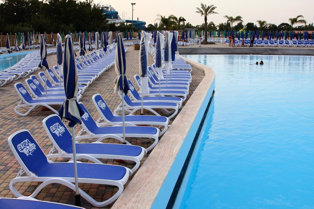 Шезлонг-лежак пластиковый Nardi Omega, белый, синий