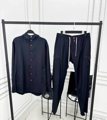 Льняной костюм Kiton