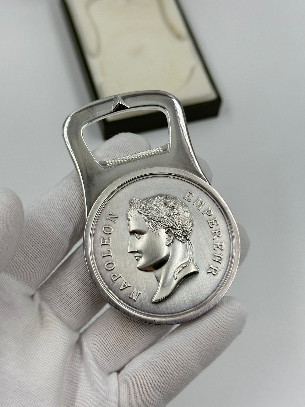 Открывалка Christofle «Napoleon Empereur»