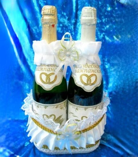 Украшение для бутылок шампанского на свадьбу в виде корзиночки с лентой