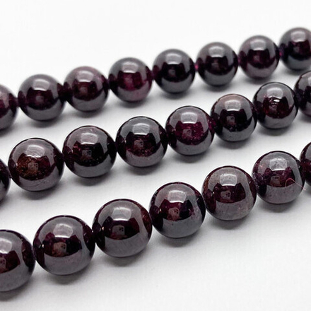 Гранат альмандин бусины, диаметр 7,8-8 мм, цена за 12 шт (1/4 нити)