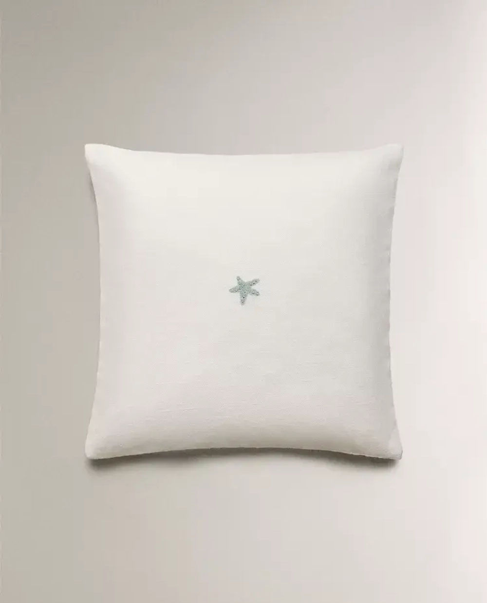 ZARA HOME НАВОЛОЧКА ДЛЯ ДЕКОРАТИВНОЙ ПОДУШКИ С ПРИНТОМ "МОРСКАЯ ЗВЕЗДА", ЖЕЛТОВАТО-БЕЛЫЙ