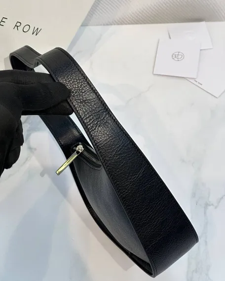 Сумка The Row Half Moon из зернистой кожи