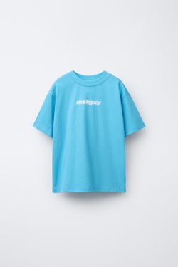 ZARA ФУТБОЛКА С ПРИНТОМ И НАШИВКОЙ, БИРЮЗОВЫЙ