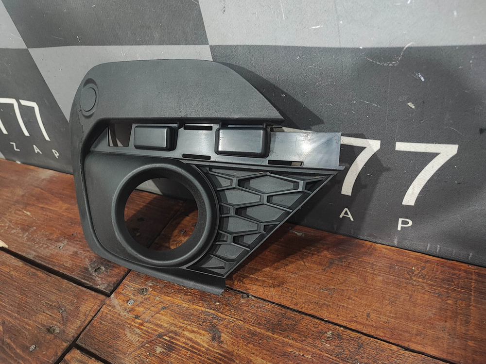 Накладка ПТФ правая LADA Largus 21-нв Б/У Оригинал 8450090861