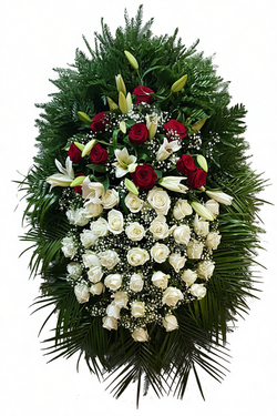 Траурный венок из живых белых и бордовых роз, белых лилий и натуральной хвои, размер 150 см
