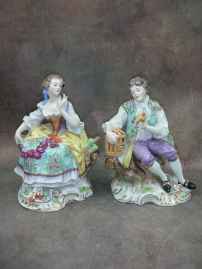 Статуэтка. Фарфор. Пара с птицей Sitzendorf. Германия