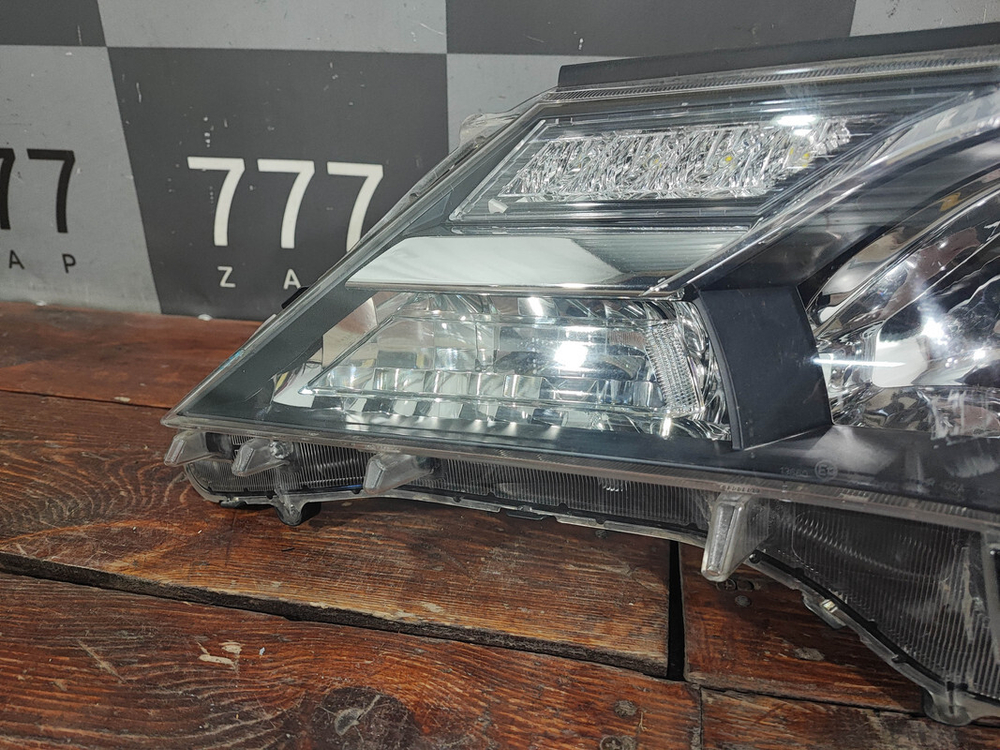 Фара левая ксенон Toyota RAV4 IV (XA40) 12-15 Б/У Оригинал 8118542572