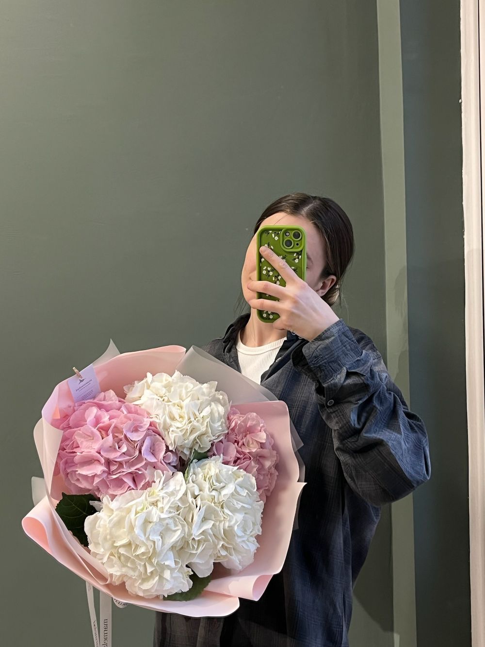 Букет из гортензий в белом и розовом оттенках