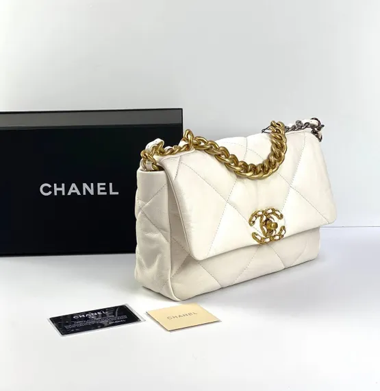 Сумка-конверт Chanel 19 среднего размера белый