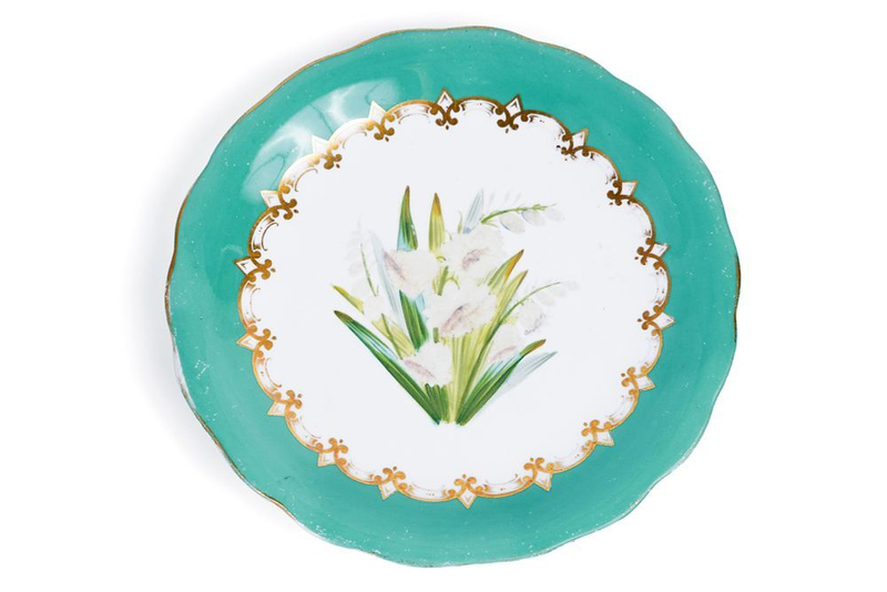 Тарелка в стиле модерн с цветами