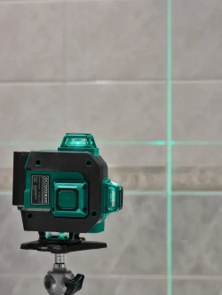 ROKODIL / Профессиональный лазерный уровень 4D, зеленый луч SHARP / RAY MAX, дальность 30 м, самовыравнивание, аккумулятор на 10 ч, кейс, пульт, магнитное крепление