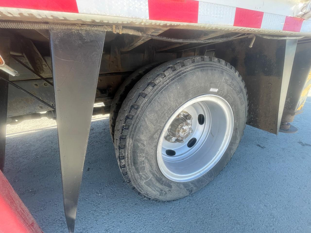 Isuzu ELF 12.0 (NQR) Бортовой с КМУ ELF (Дизельный, 5,2 л, 192 л.с., МТ)