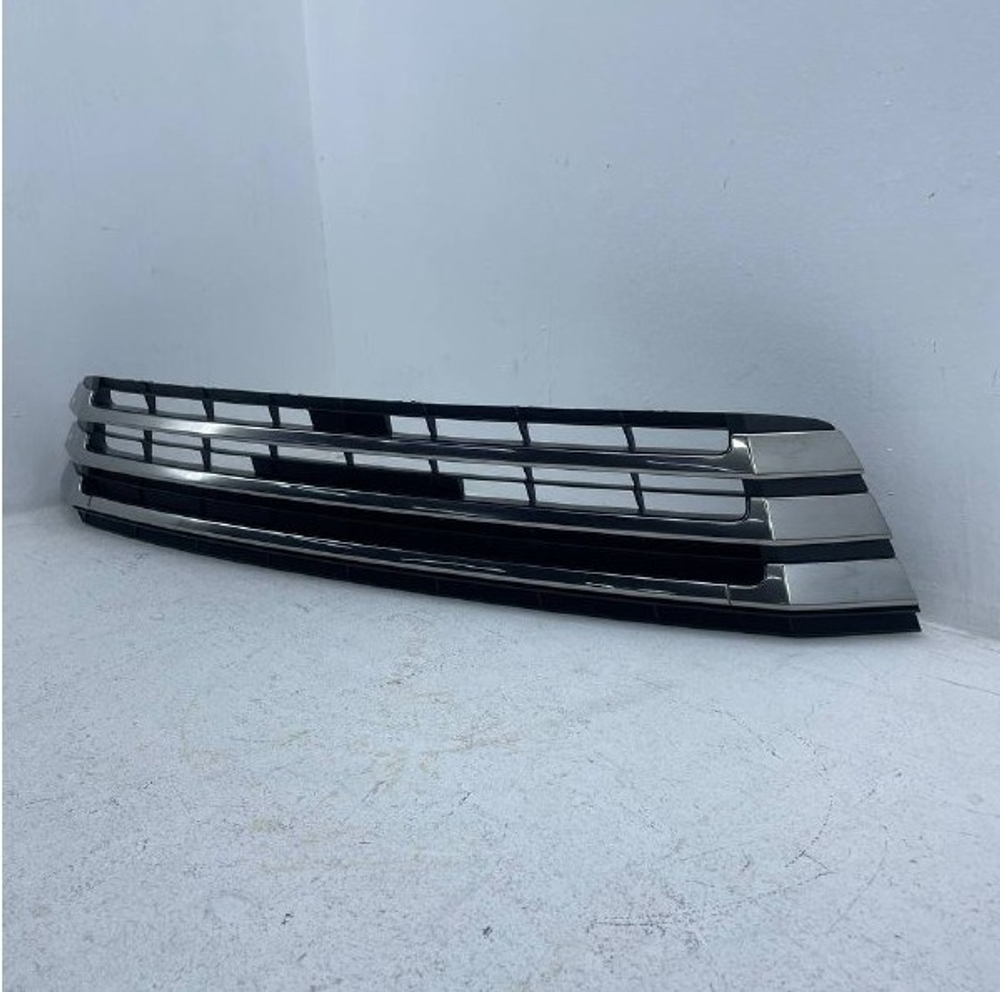 Решётка радиатора нижняя (LIMITED) 53102-0E140 531020E140