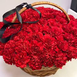 Траурная корзина с гвоздиками