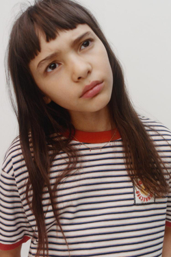 ZARA ФУТБОЛКА В ПОЛОСКУ С НАШИВКОЙ, ПОЛОСКИ