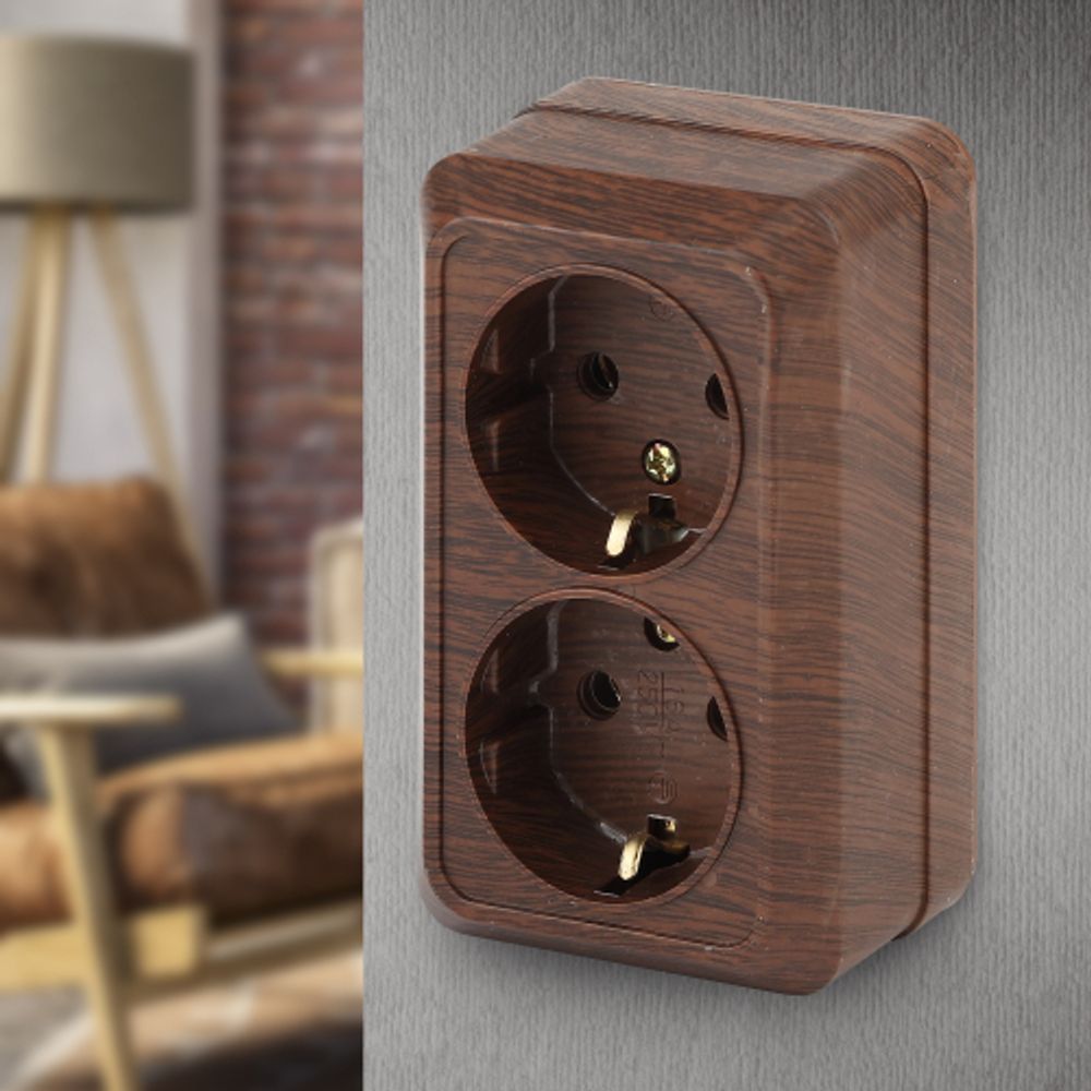 Розетка Intro Quadro 2-204-10 с заземлением двойная 2х2P+E Schuko, 16А-250В, IP20, ОУ, венге