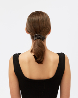 Резинка из темно-коричневой кожи