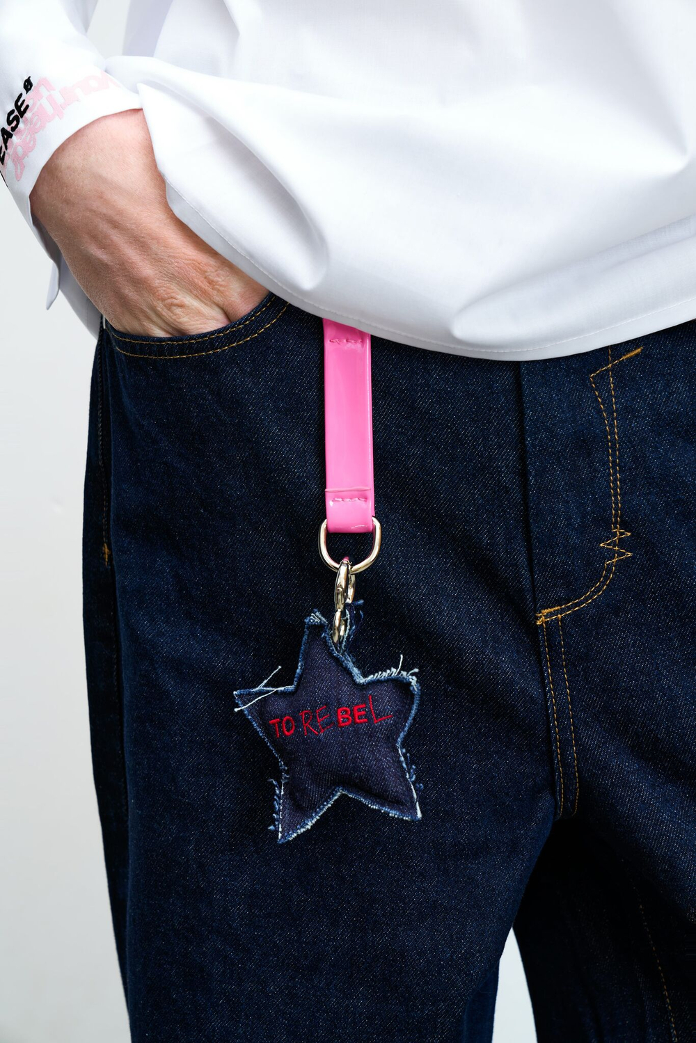 Брелок TO REBEL розовый