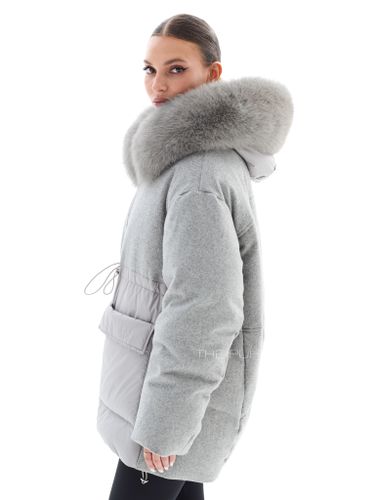 Комбинированный пуховик серого цвета с мехом песца
