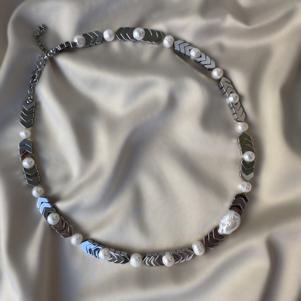Бижутерия чокер "Стальной жемчуг" с барочным жемчугом и гематитом