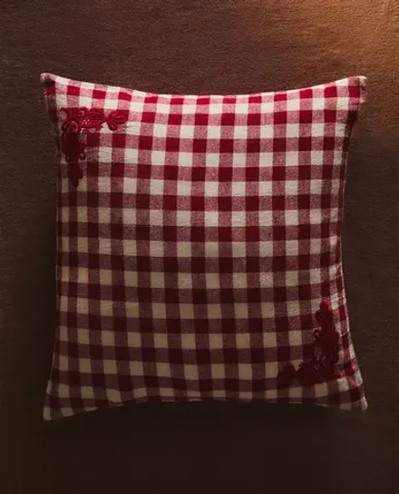 ZARA HOME ХЛОПКОВАЯ НАВОЛОЧКА НА ПОДУШКУ С ВЫШИВКОЙ В КОНТРАСТНУЮ КЛЕТКУ, КРАСНЫЙ
