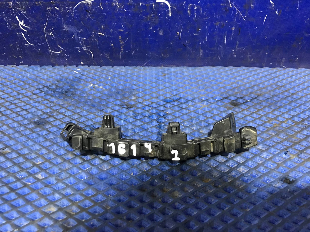 Крепление бампера переднее левое Honda FIT 2013-2017