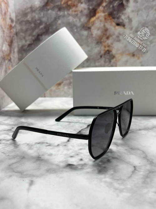 Солнечные очки Prada
