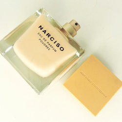 Narciso Rodriguez Narciso Poudree — парфюмерная вода для женщин 90 мл.  Розовые лепестки, яркий жасмин и облако мускуса.