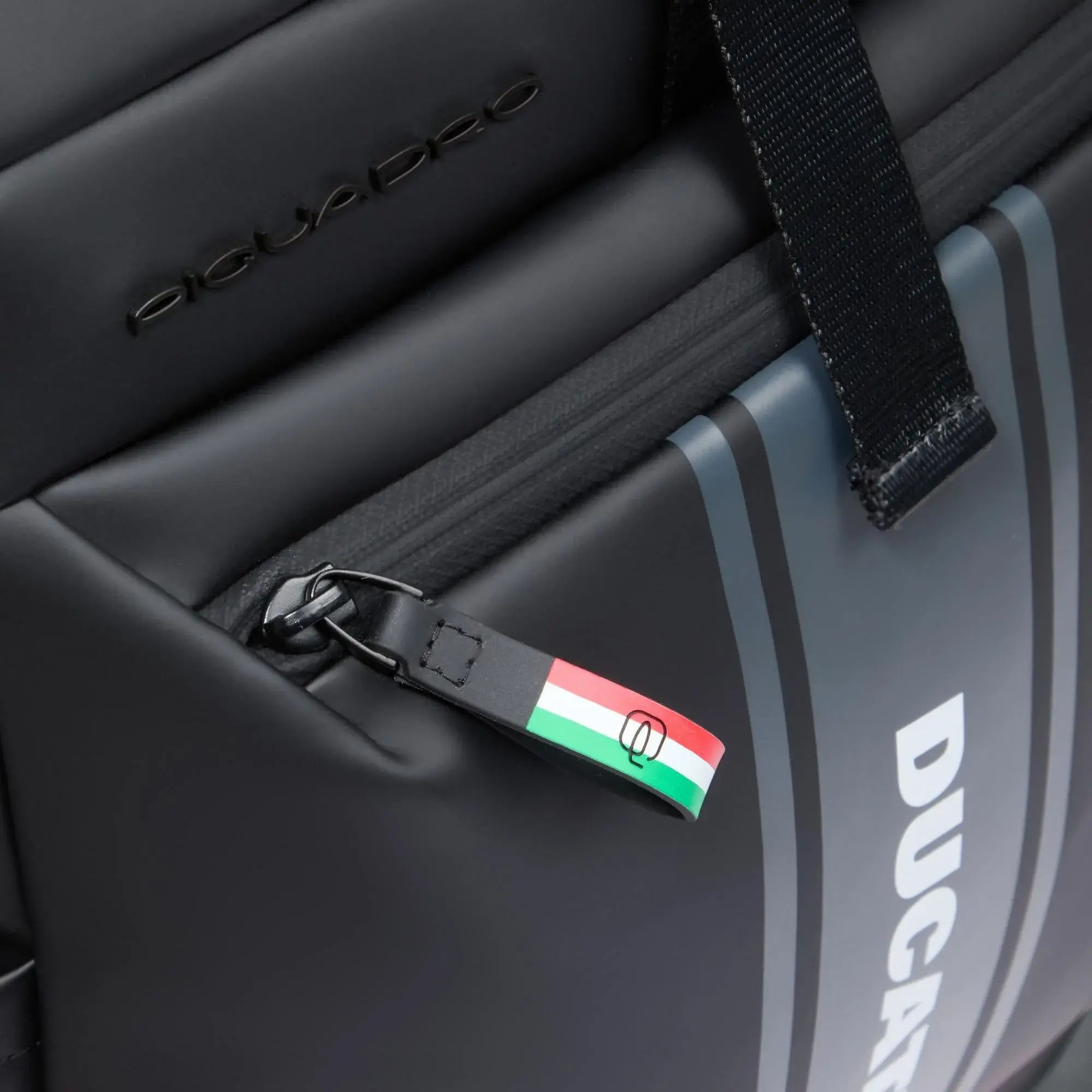 Рюкзак ролл-топ Piquadro Ducati/Nero