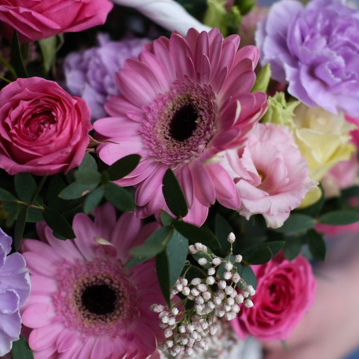 Композиция в корзине "Цветущий луг"