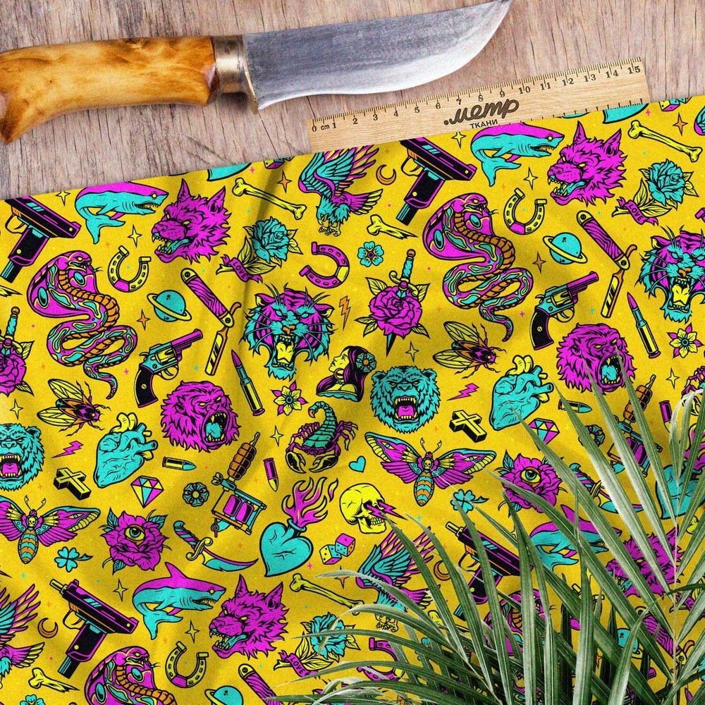 Ткань ниагара розово-голубые предметы на жёлтом фоне