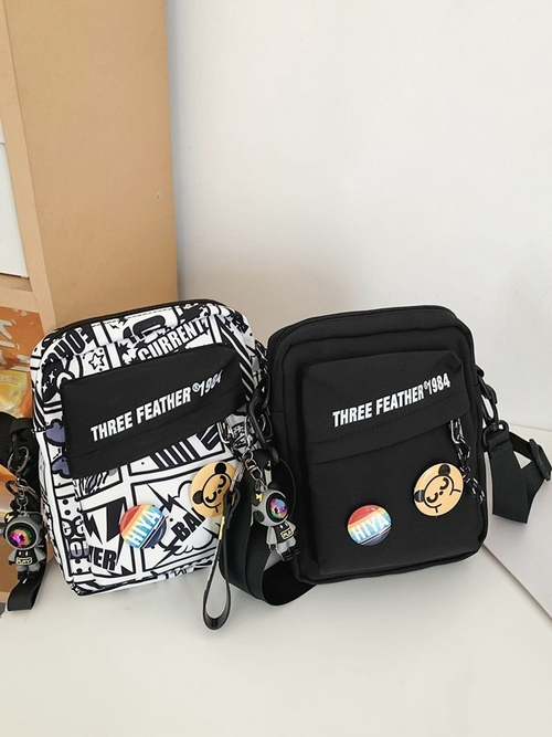 Сумка через плечо с брелком "Comics"