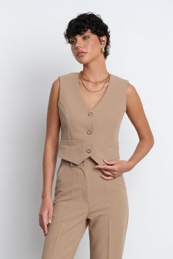 Жилет костюмный цвета капучино