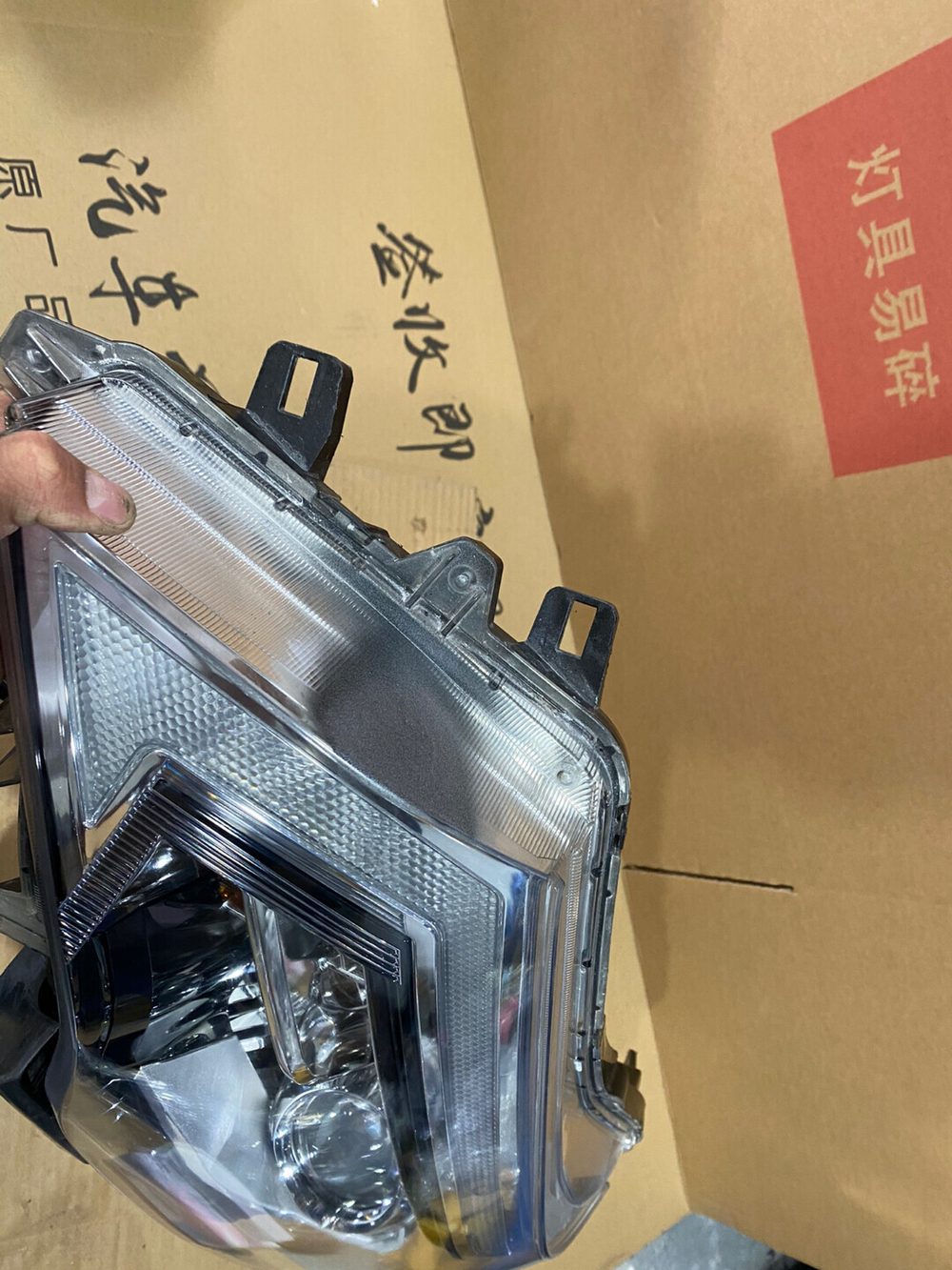 Оригинальная LED фара Nissan Navara/Patrol/Terra