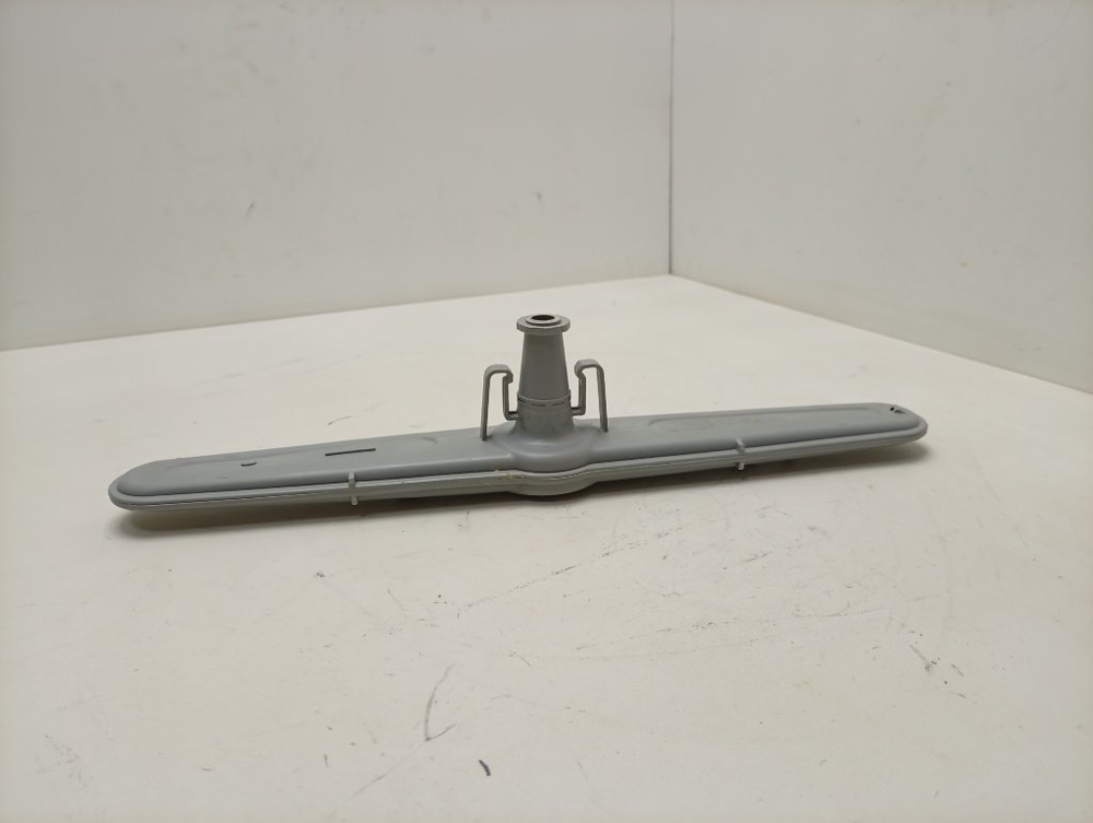 DIS5831 ктп4 Нижний импеллер (разбрызгиватель) для посудомоечных машин Beko Whirlpool 1744400200 б/у