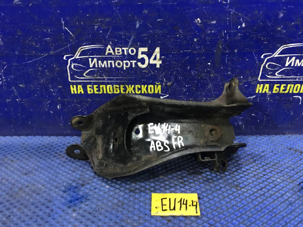 Рычаг передний правый NISSAN BLUEBIRD 1997