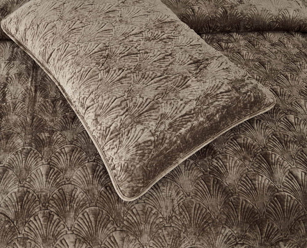 Покрывало 240x260 Sofi De MarkO Розалин цвета капучино