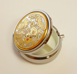 Украшенная таблетница