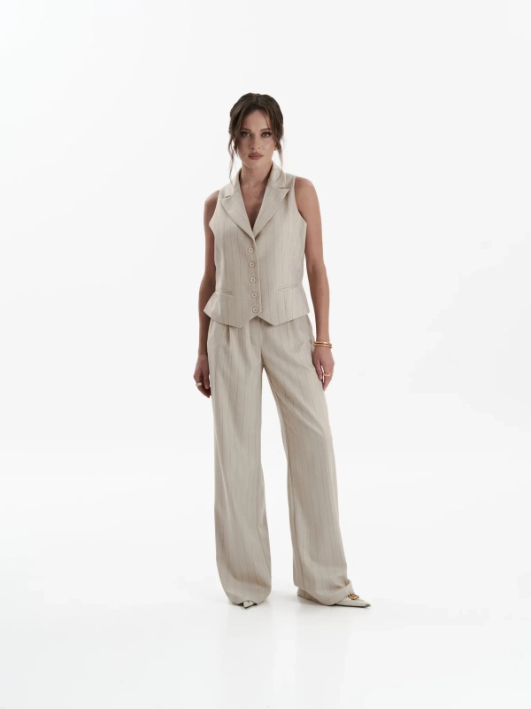 Жилет в песочном цвете