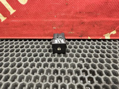 Кнопка центрального замка