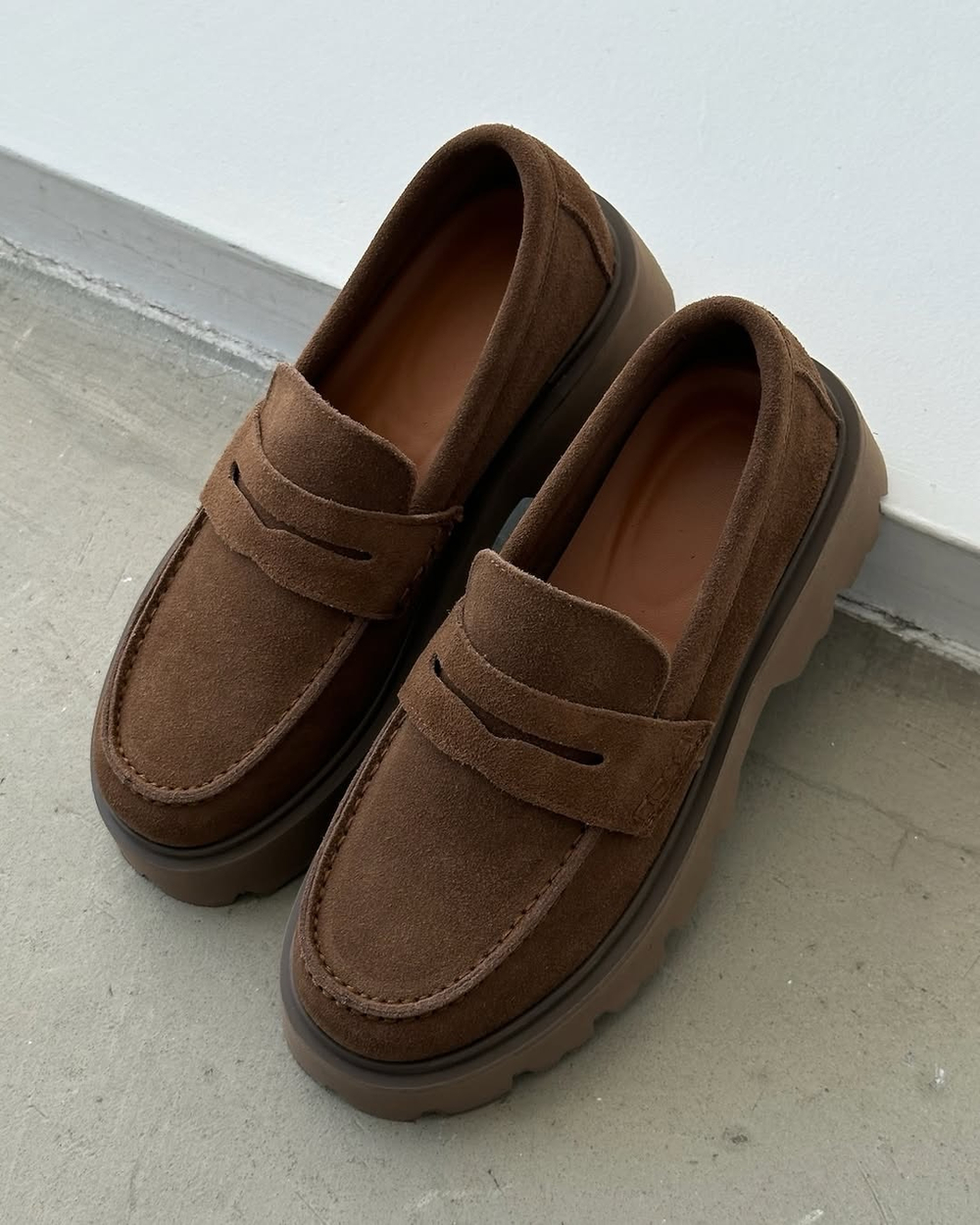 Лоферы из натуральной замши