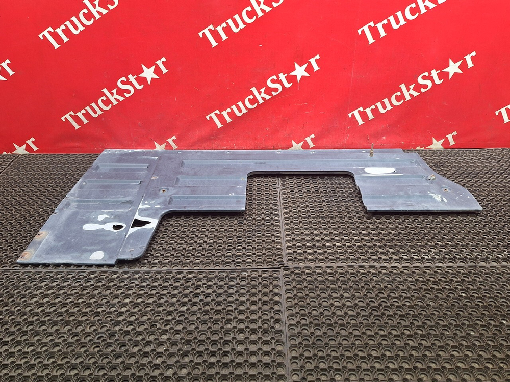 Панель кабины задняя