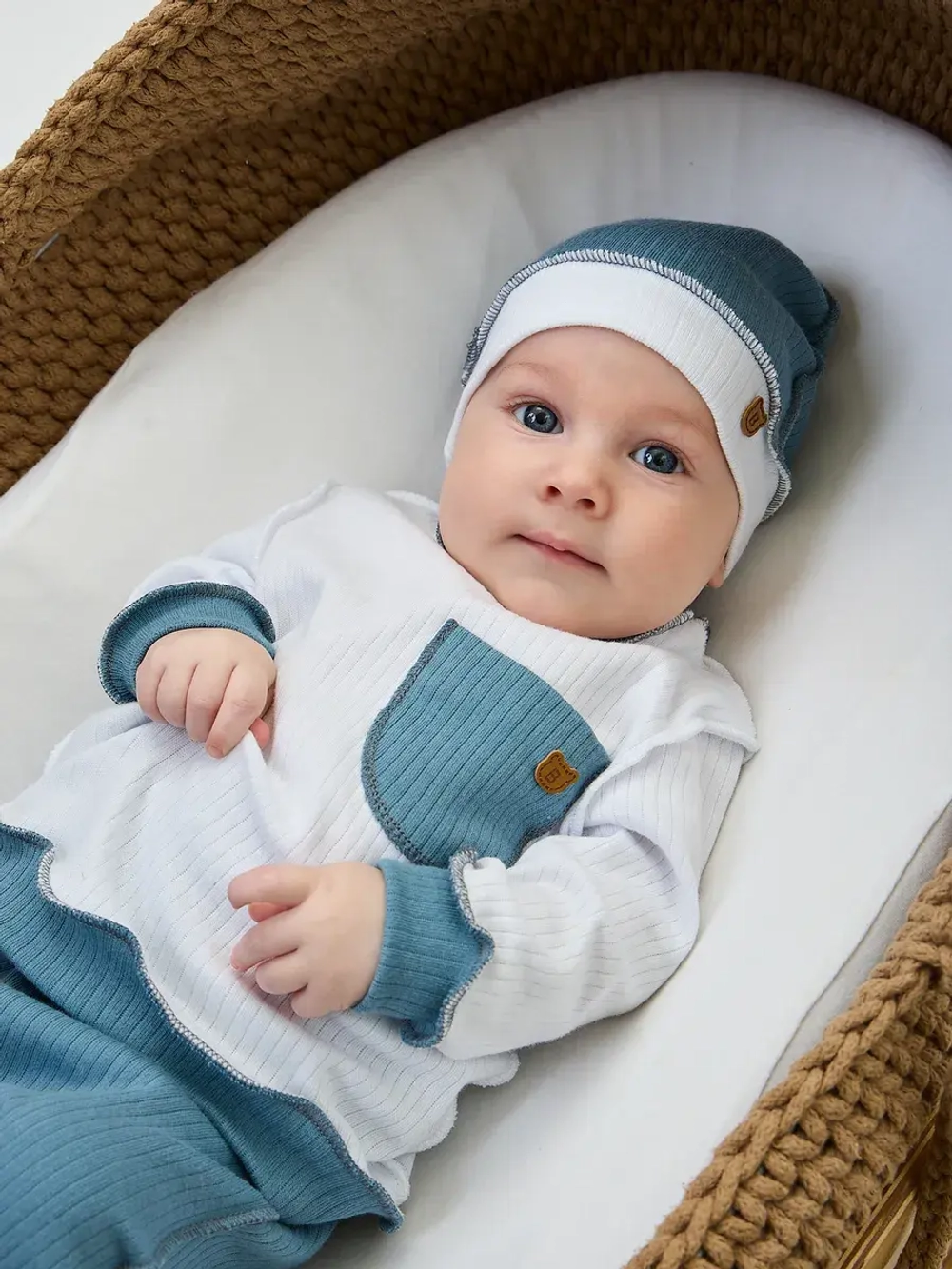 костюм для малыша швами наружу