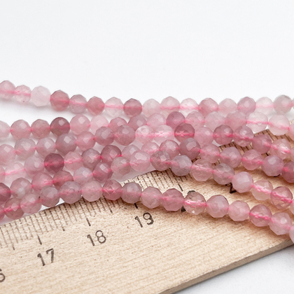 Розовый кварц граненый бусины, размер около 4,1-4,4 мм, цена за отрезок 19 см (1/2 нити)